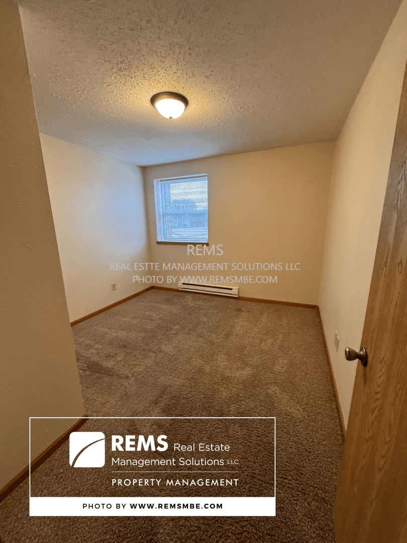 Mauston Apartment: 122 Maine Street