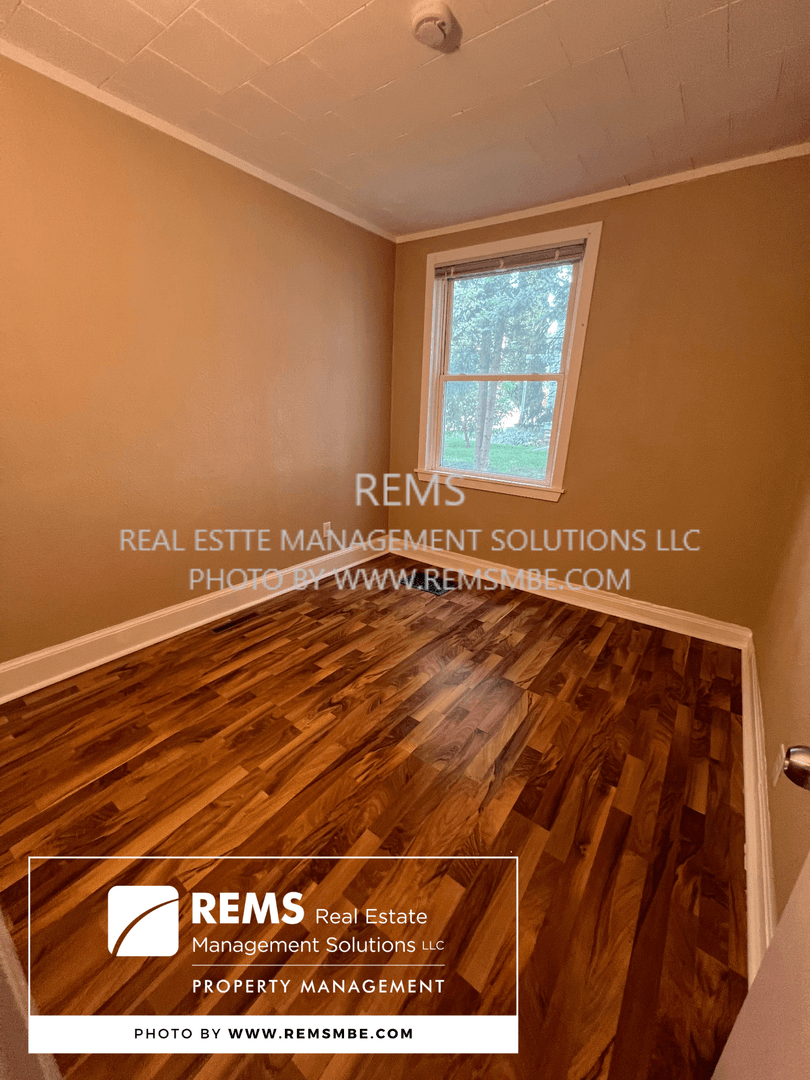 Fox Lake Apartment: 222 Mill St.
