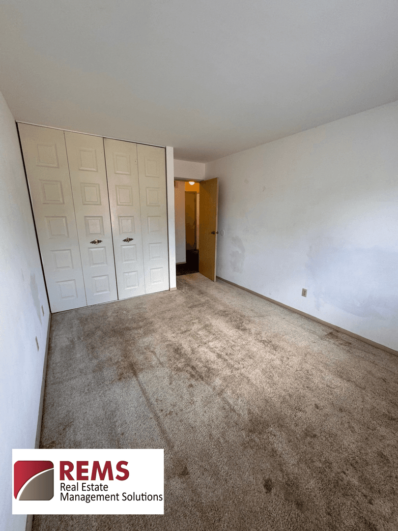 Portage Apartment: 517 East Cook Street