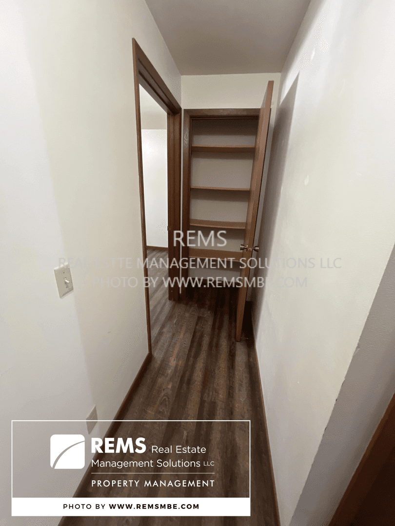 Poynette Apartment: 210 West John Street