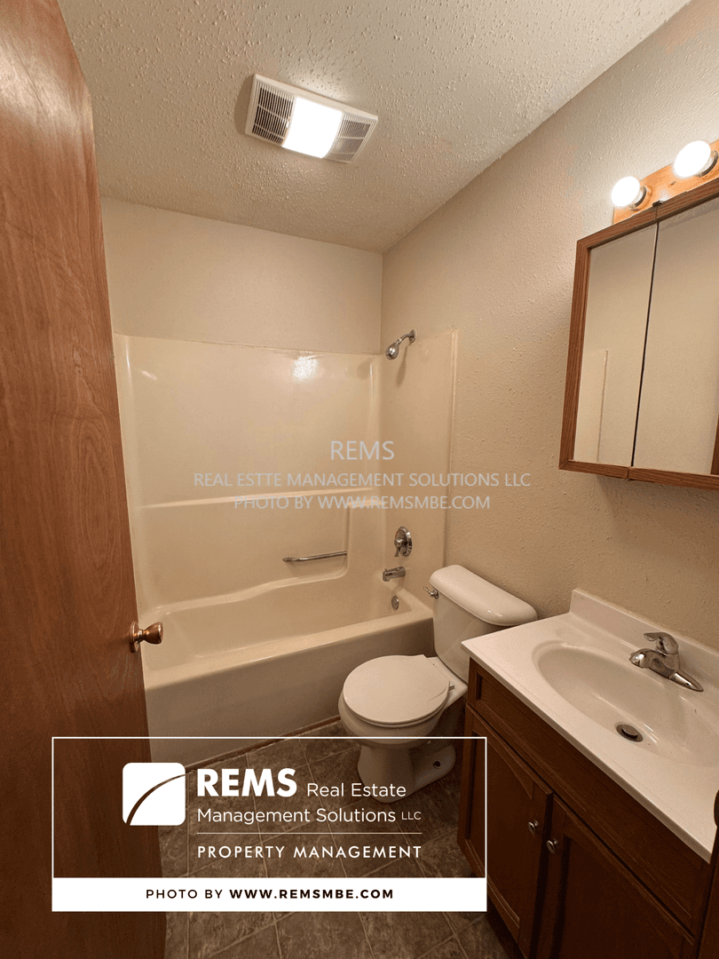 Mauston Apartment: 122 Maine Street