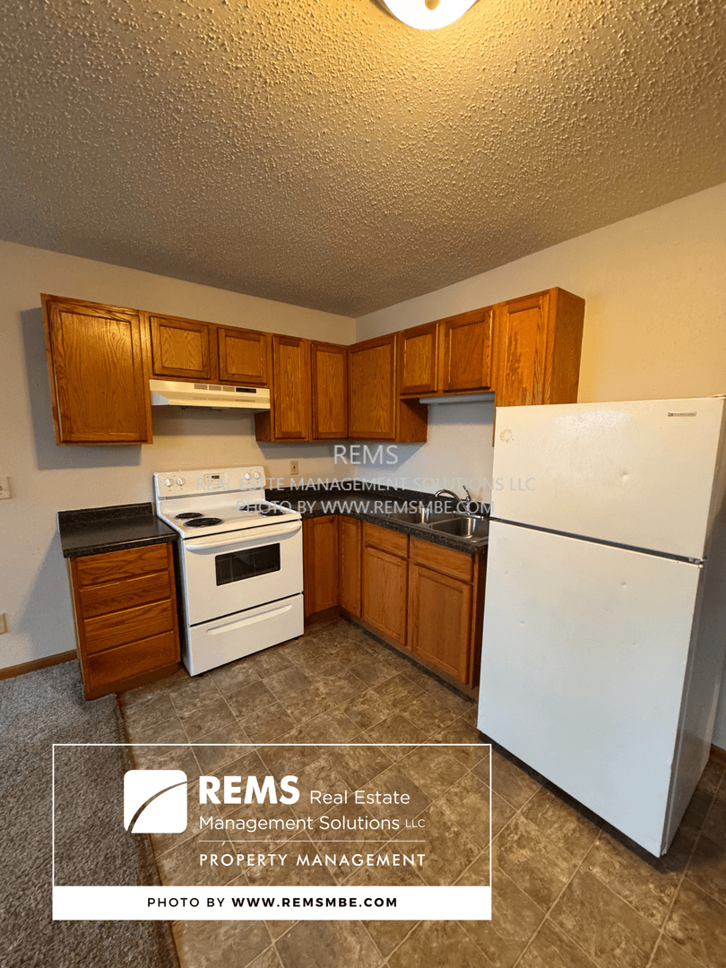 Mauston Apartment: 122 Maine Street