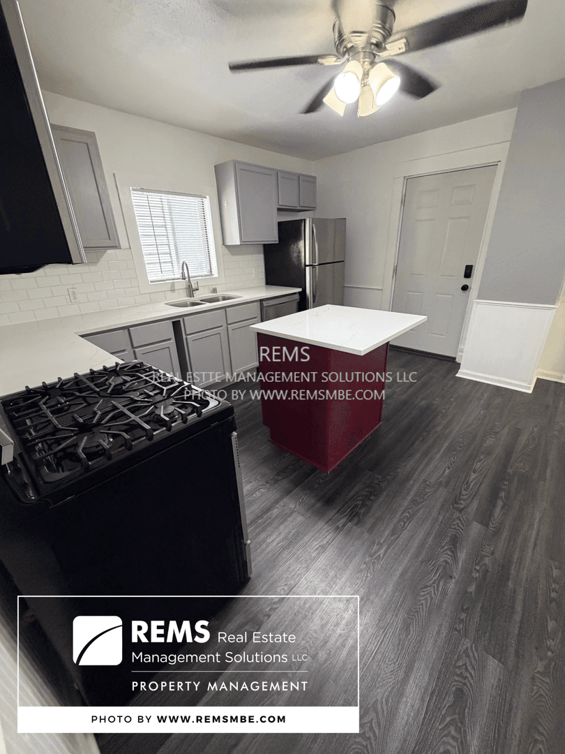Madison Apartment: 813 Williamson Street