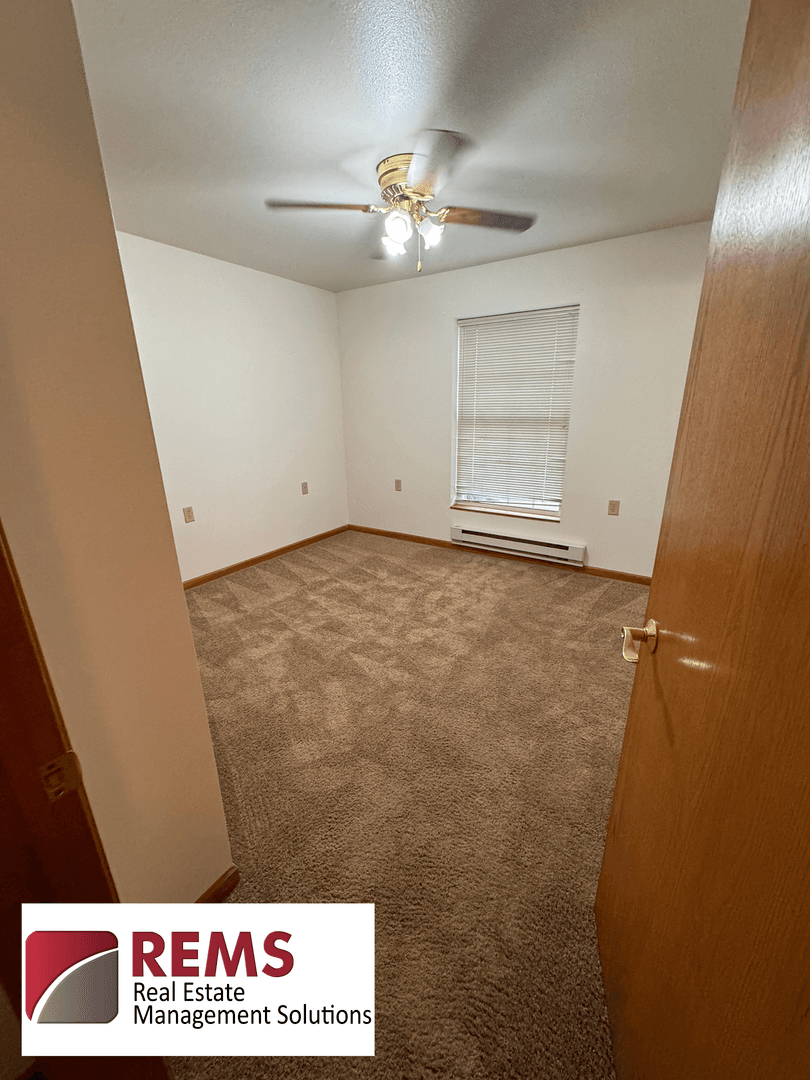 Reedsburg Apartment: 1125 17th Court