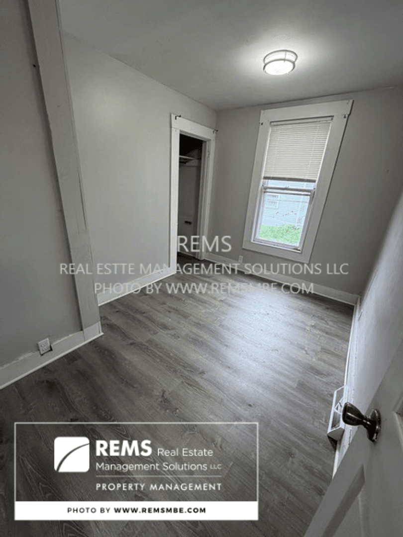 Madison Apartment: 947 Williamson Street