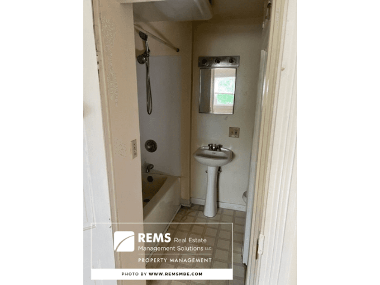 Reedsburg Apartment: 627 North Park Street