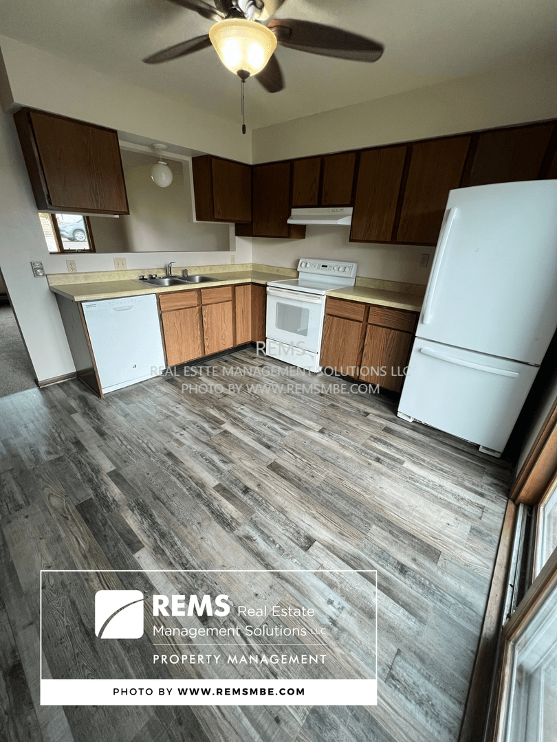 Baraboo Apartment: 701-709 12th Street / 1400-1406 Tuttle St