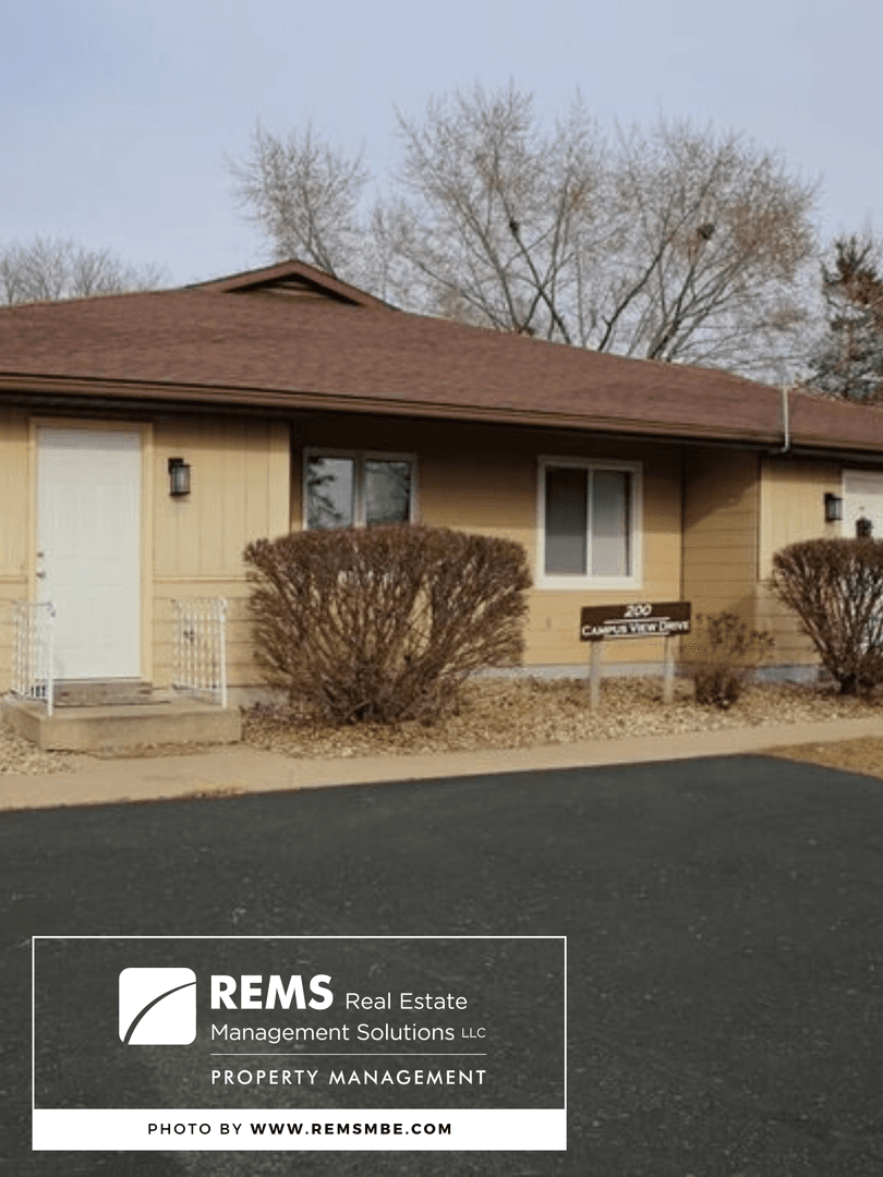 Baraboo Apartment: 200/202 Campus View Drive