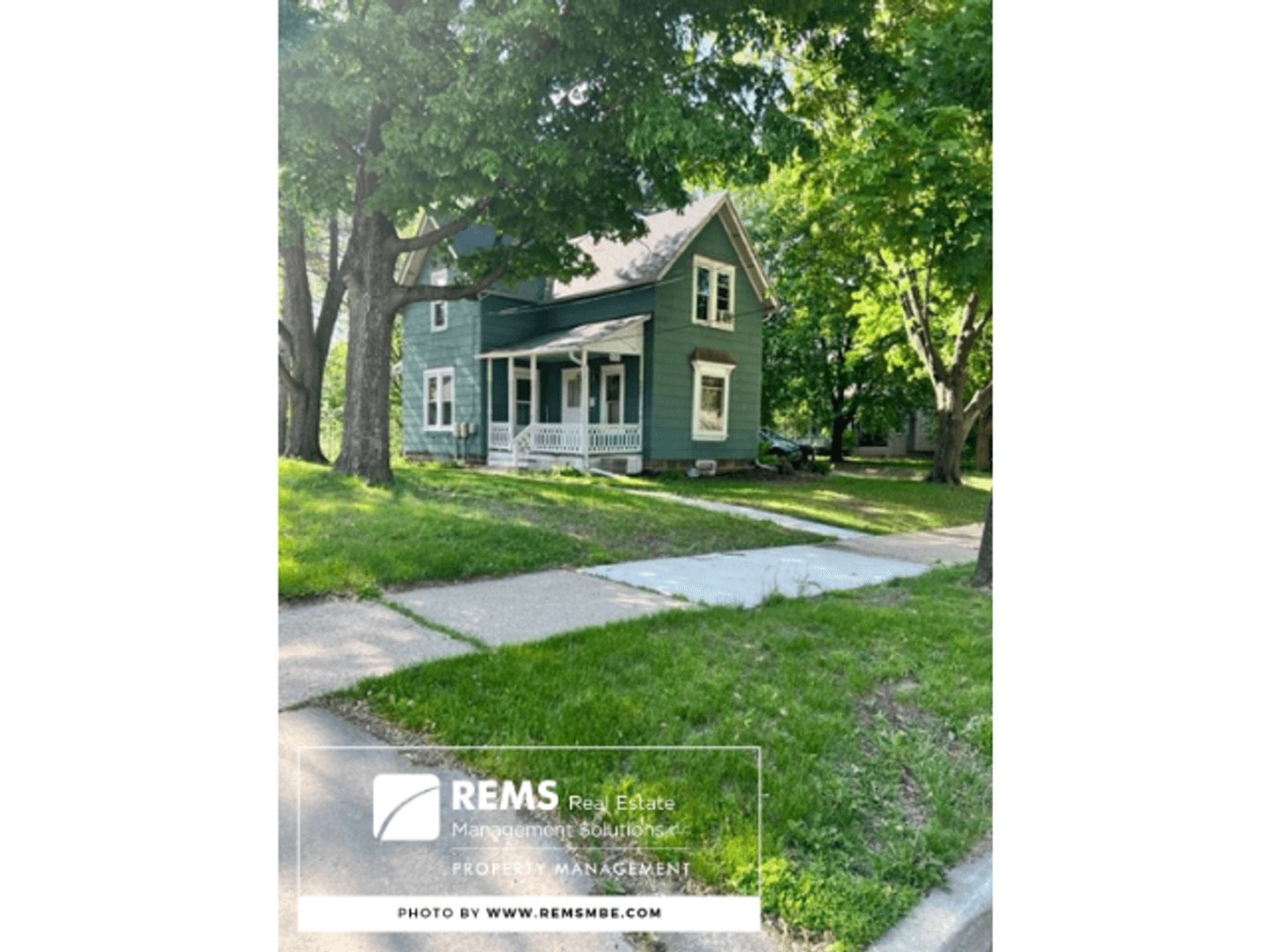 Reedsburg Apartment: 627 North Park Street