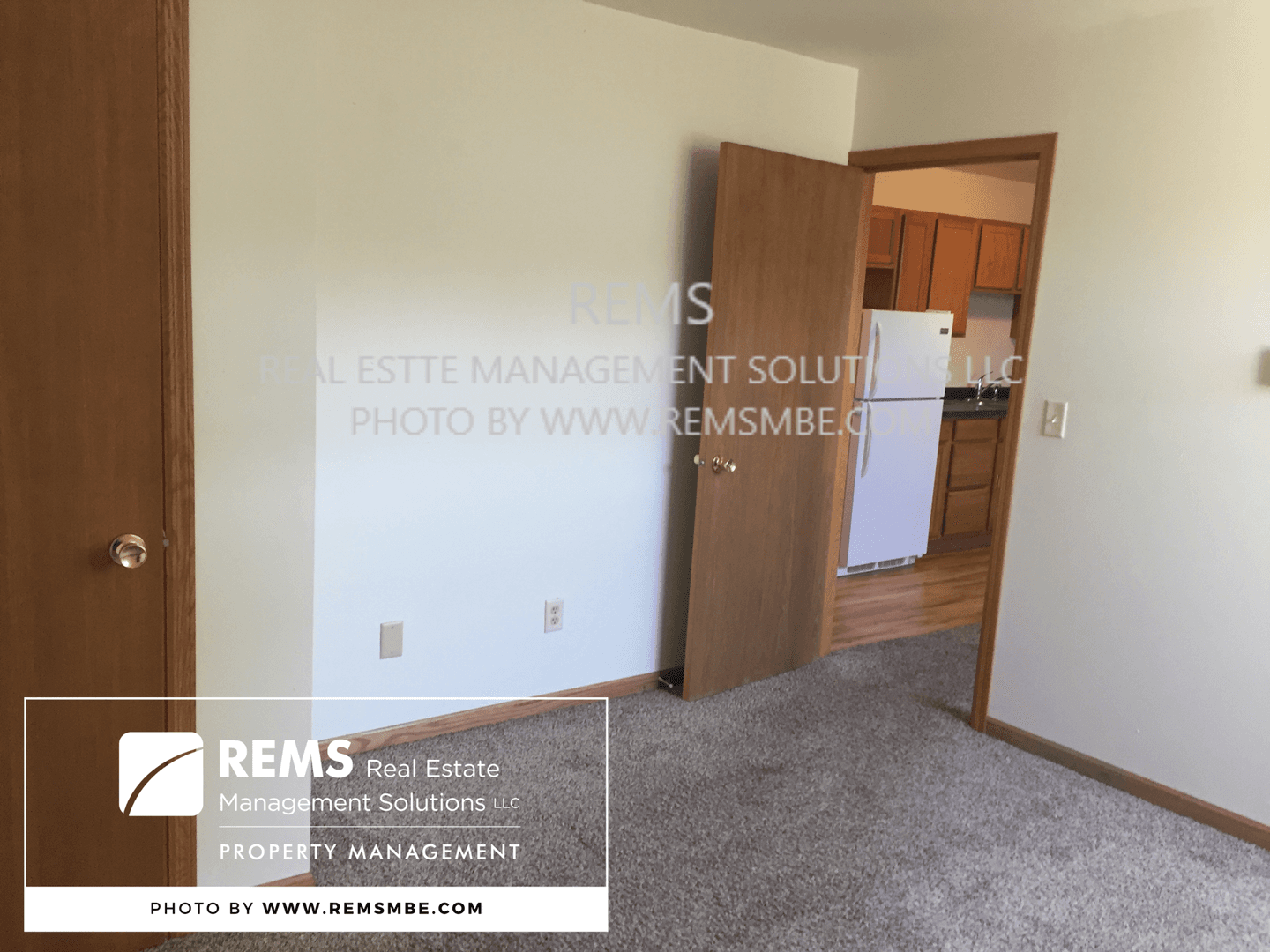 Mauston Apartment: 122 Maine Street