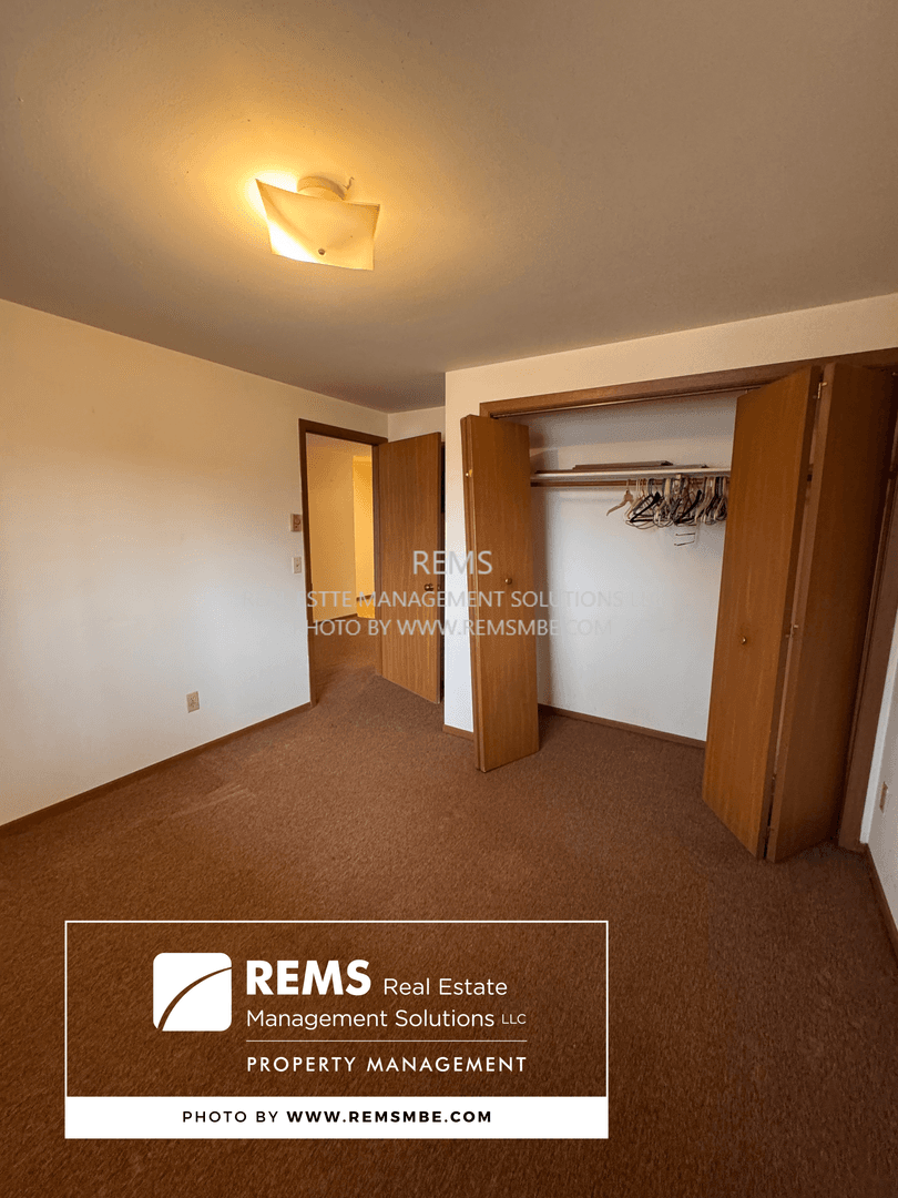 Wisconsin Dells Apartment: 1045 Oak Street