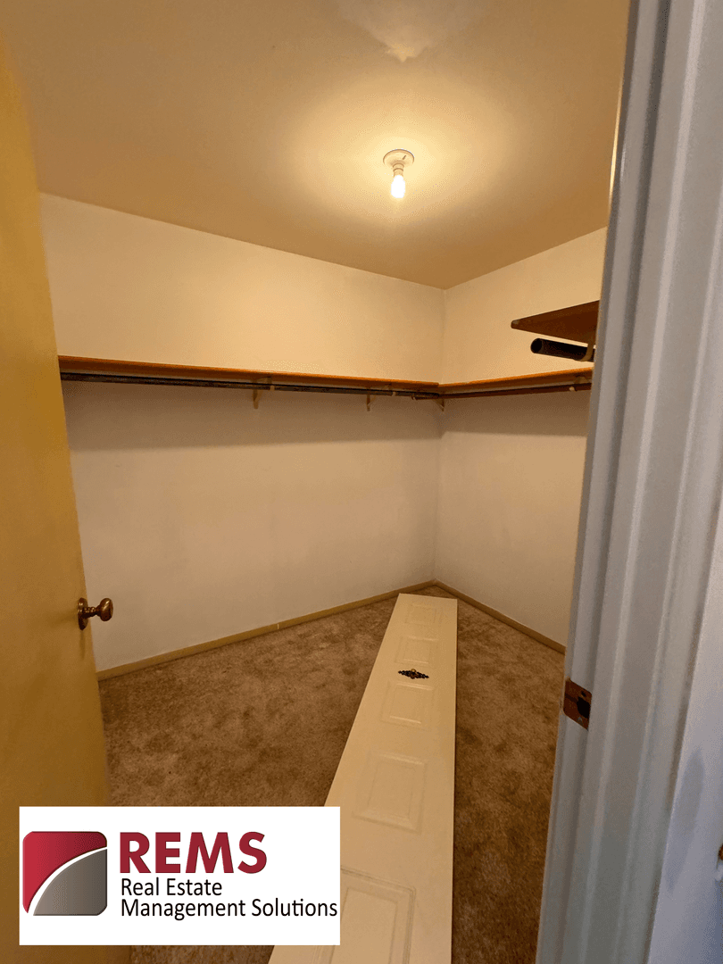 Portage Apartment: 517 East Cook Street