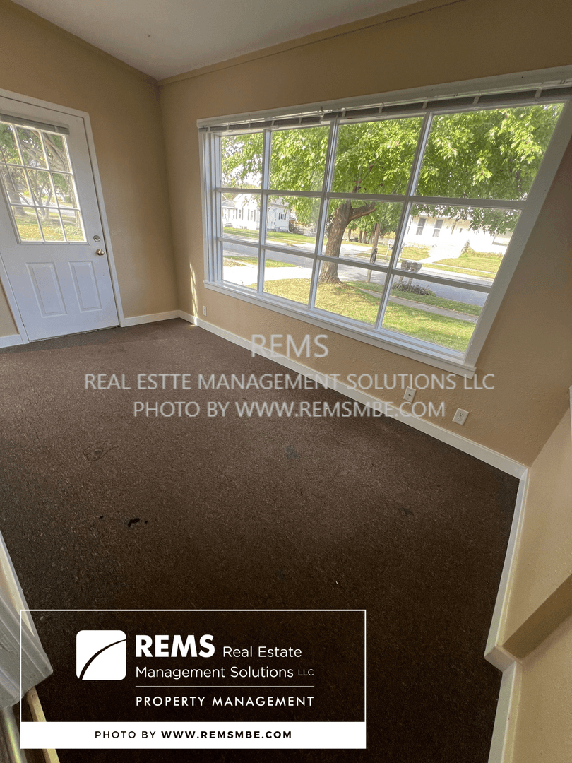 Fox Lake Apartment: 222 Mill St.