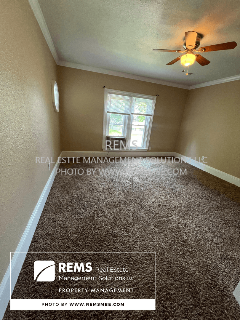 Fox Lake Apartment: 222 Mill St.