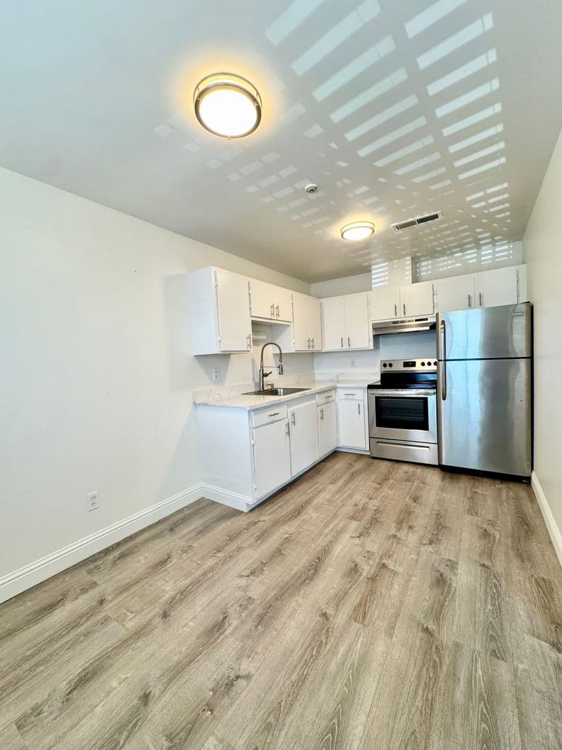 Santa Rosa Apartment: 1530 & 1532 Atlanta Court