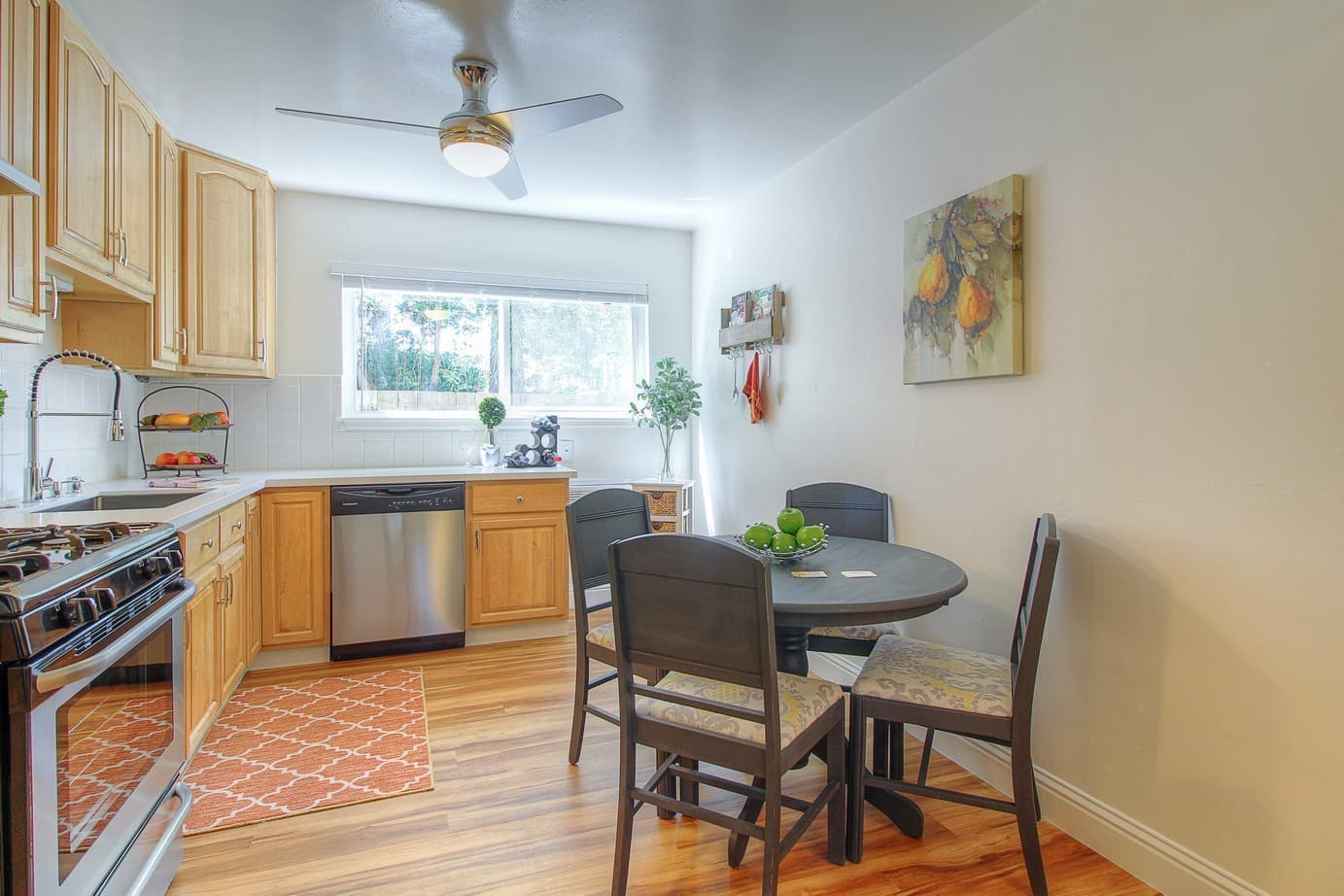 Santa Rosa Apartment: 865 & 871 Sonoma Avenue