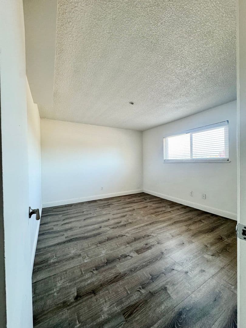 Santa Rosa Apartment: 1530 & 1532 Atlanta Court