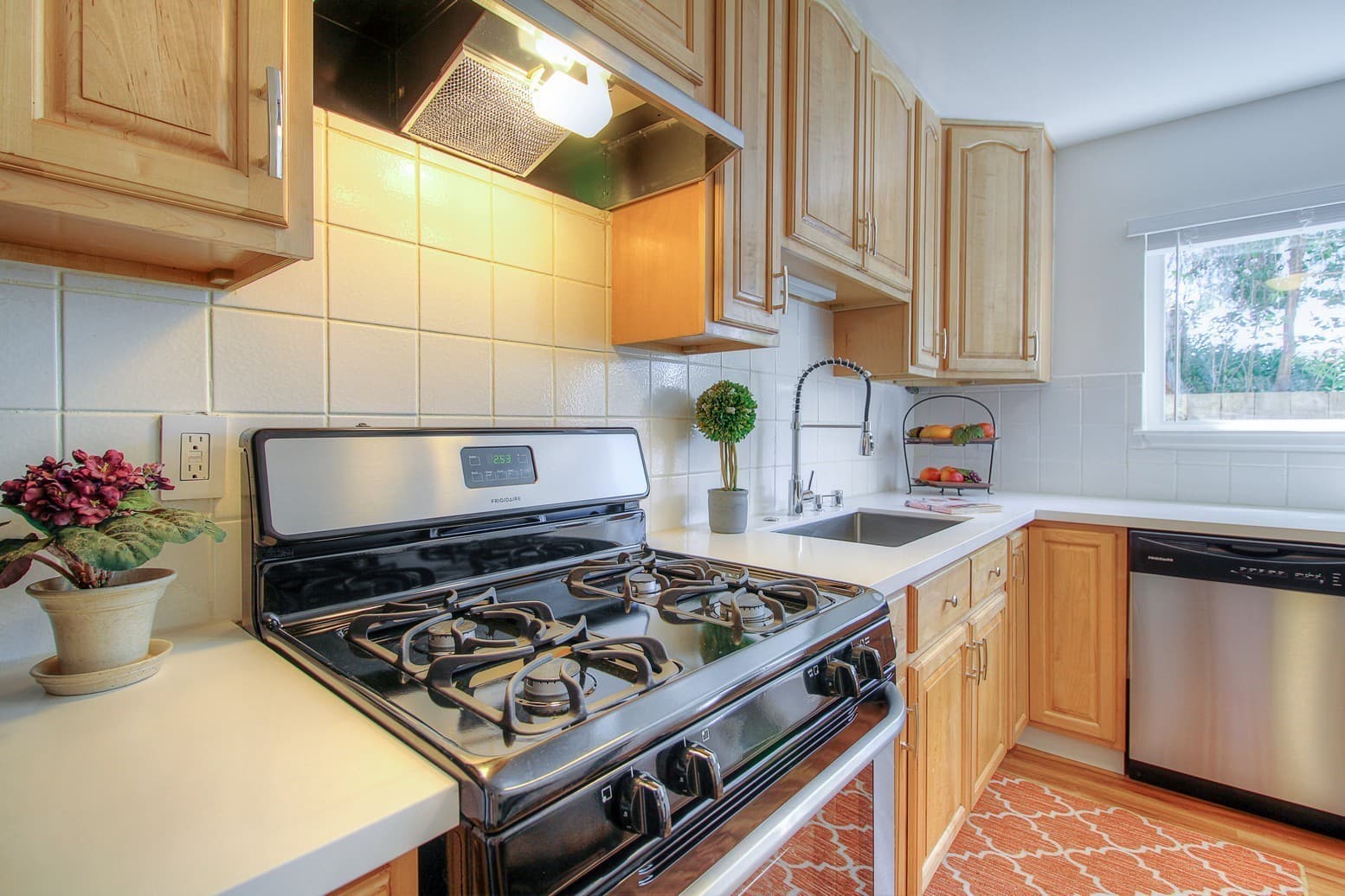 Santa Rosa Apartment: 865 & 871 Sonoma Avenue