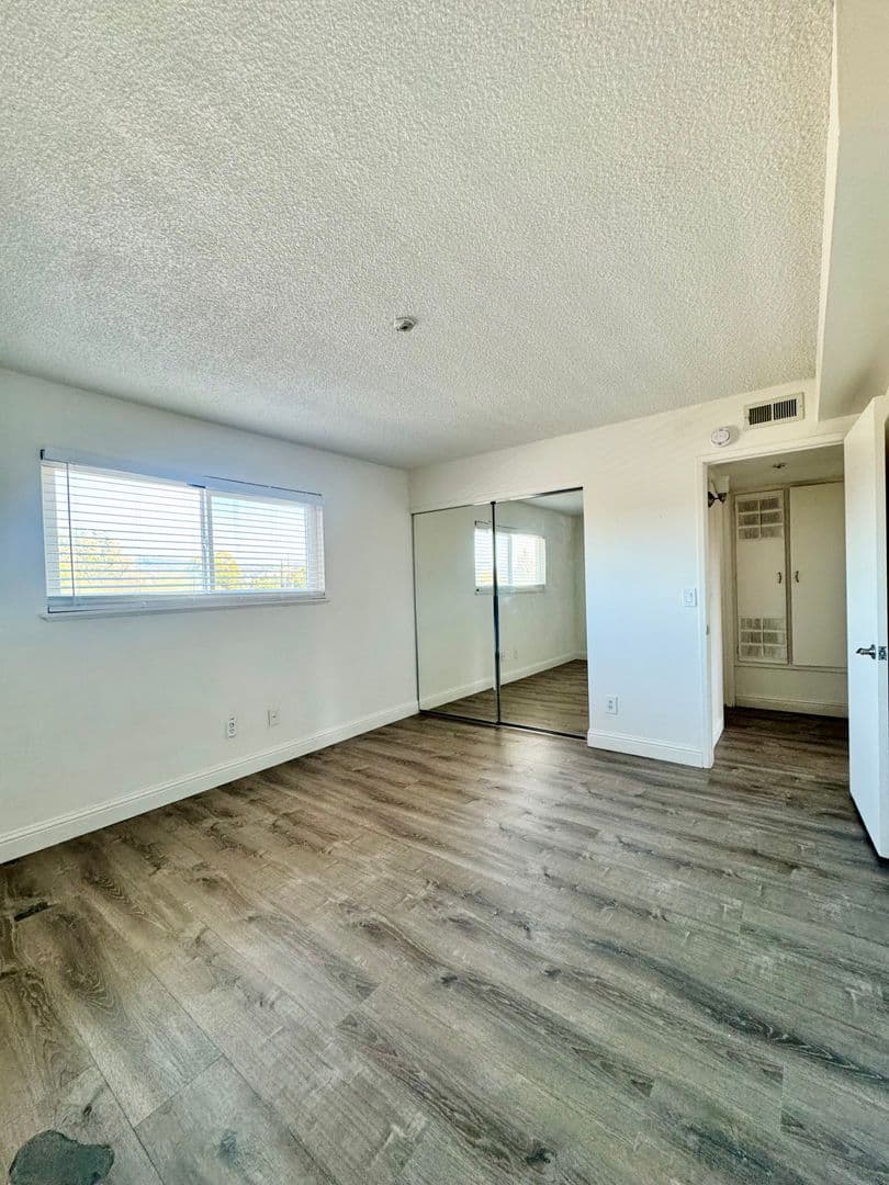 Santa Rosa Apartment: 1530 & 1532 Atlanta Court