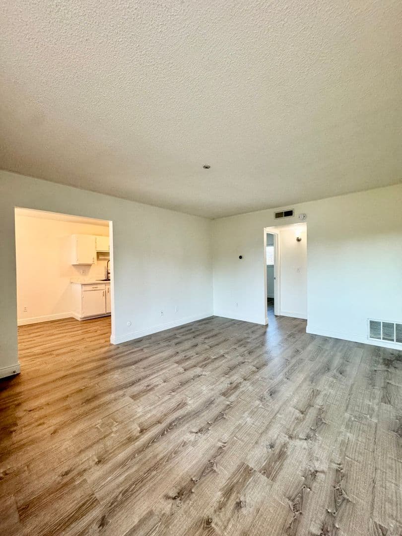 Santa Rosa Apartment: 1530 & 1532 Atlanta Court