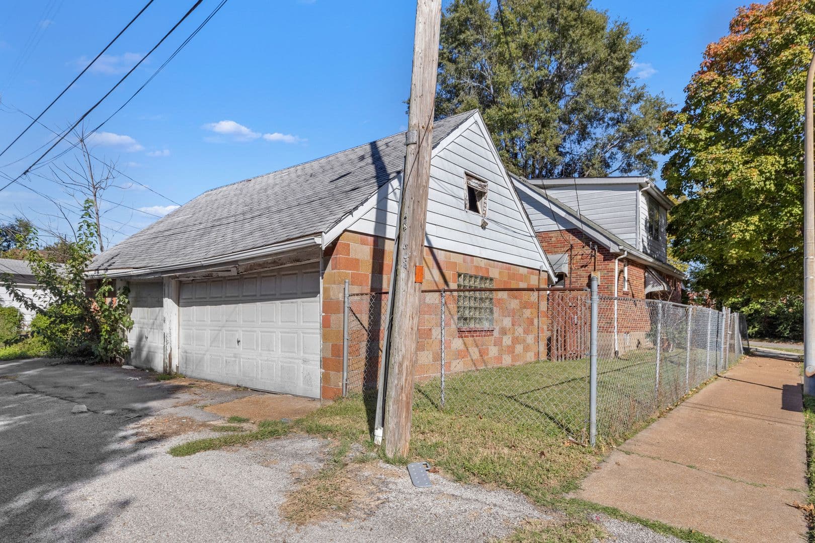 saint louis House: 4657 pennsylvania ave