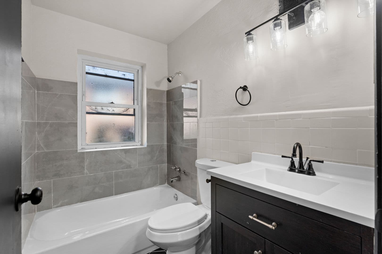 saint louis House: 4657 pennsylvania ave