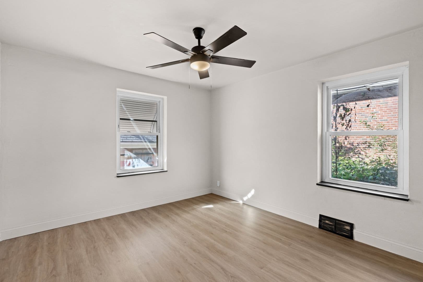 saint louis House: 4657 pennsylvania ave