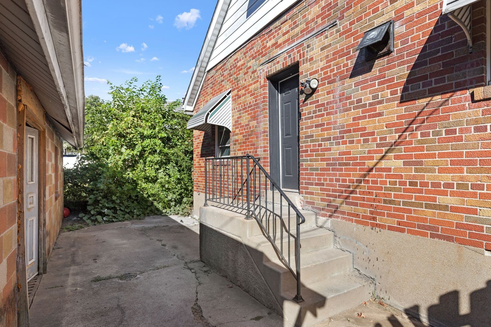 saint louis House: 4657 pennsylvania ave