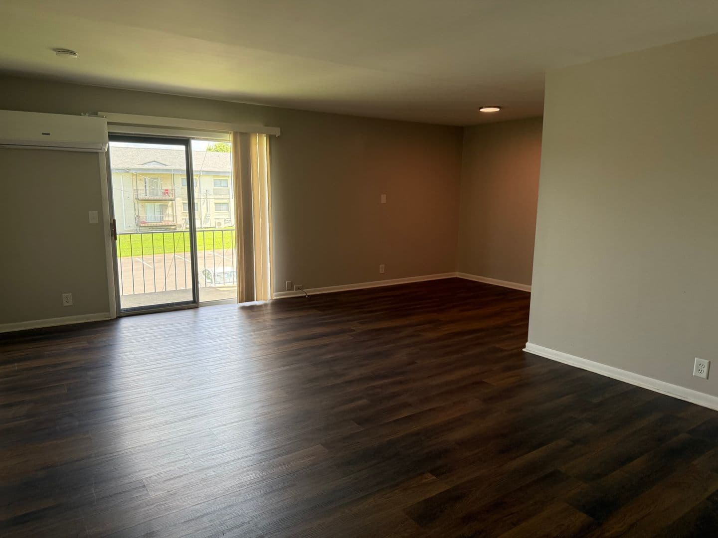Gallatin Apartment: 550 E Bledsoe St