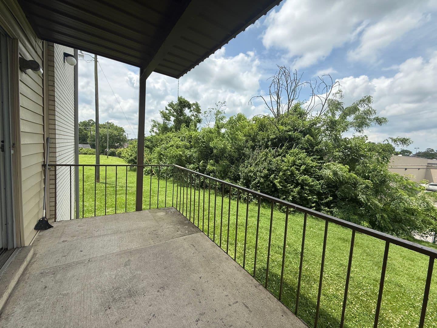 Gallatin Apartment: 550 E Bledsoe St