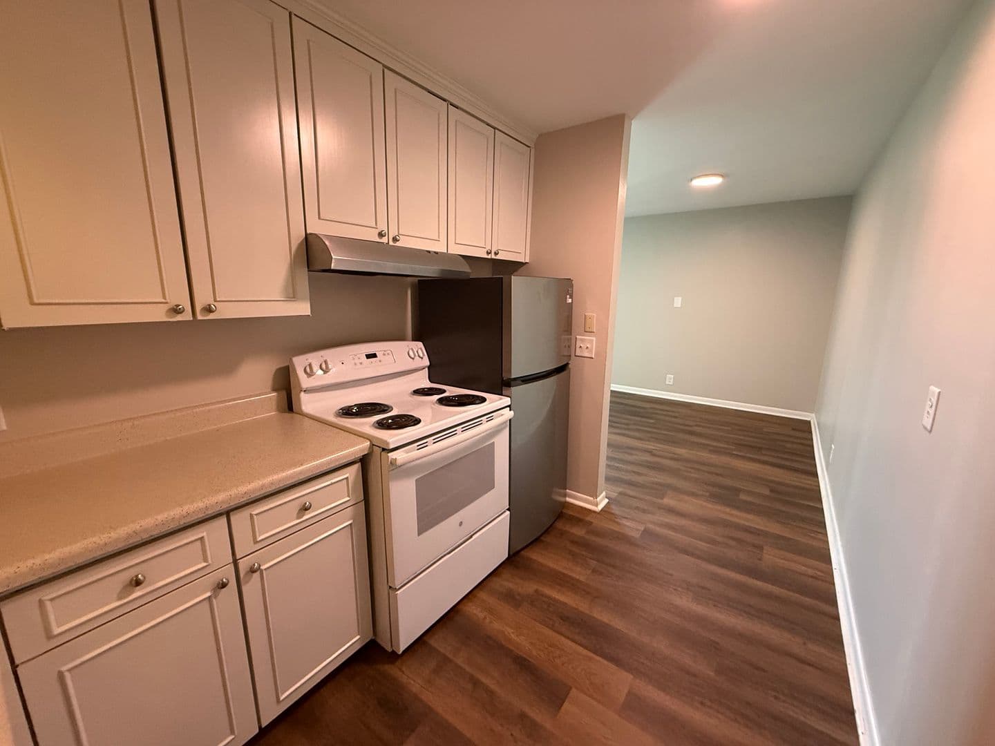 Gallatin Apartment: 550 E Bledsoe St