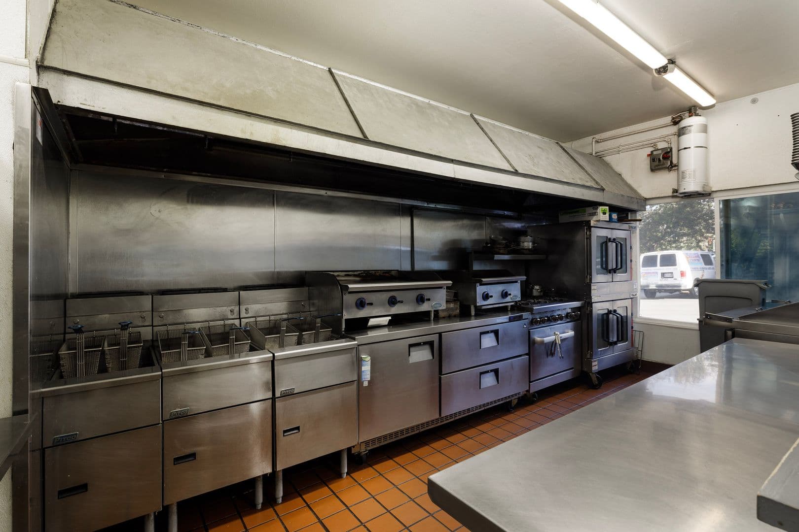 Goleta Apartment: 282 Orange Avenue