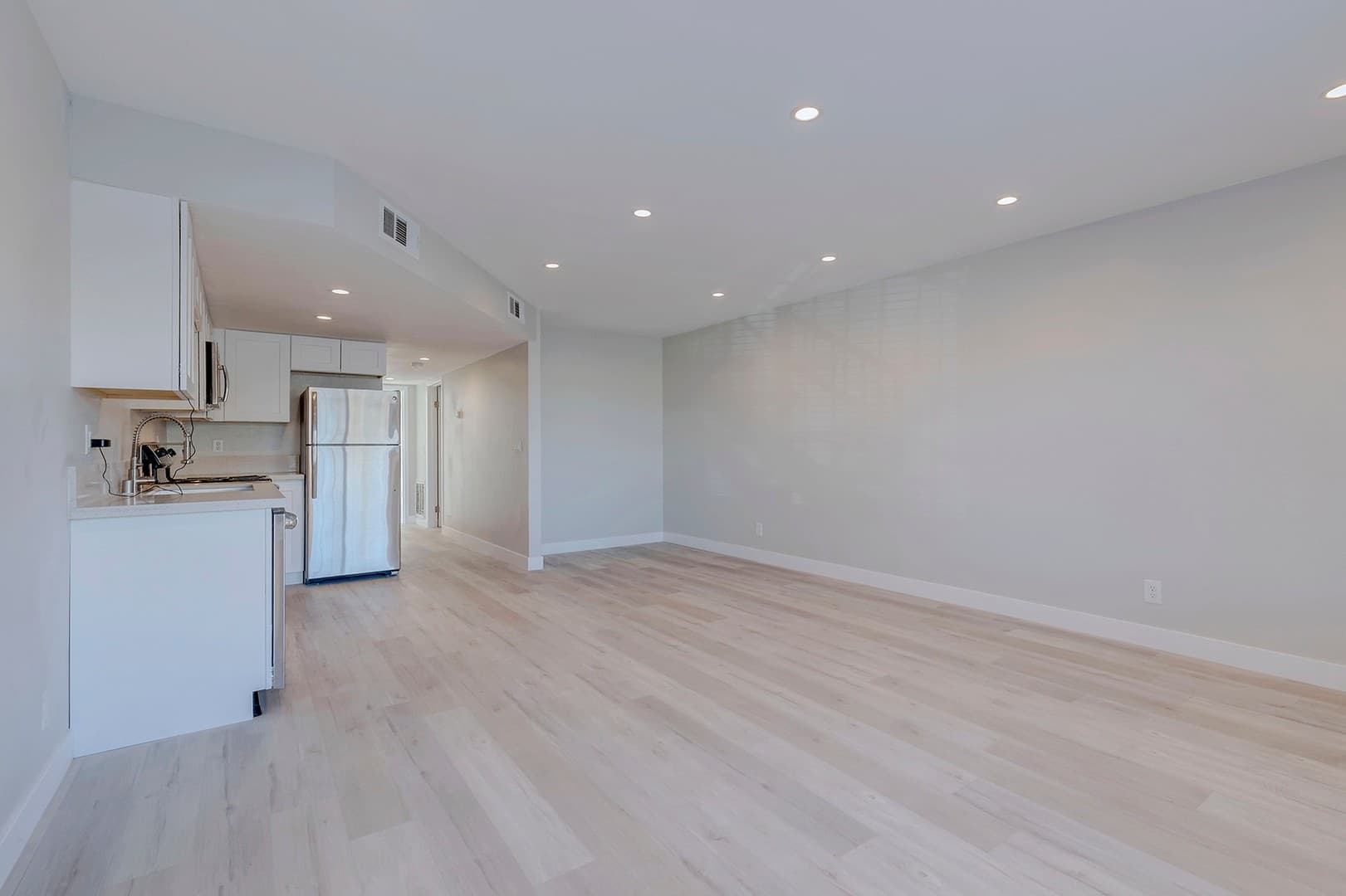 Henderson Apartment: 471 Rexford Drive