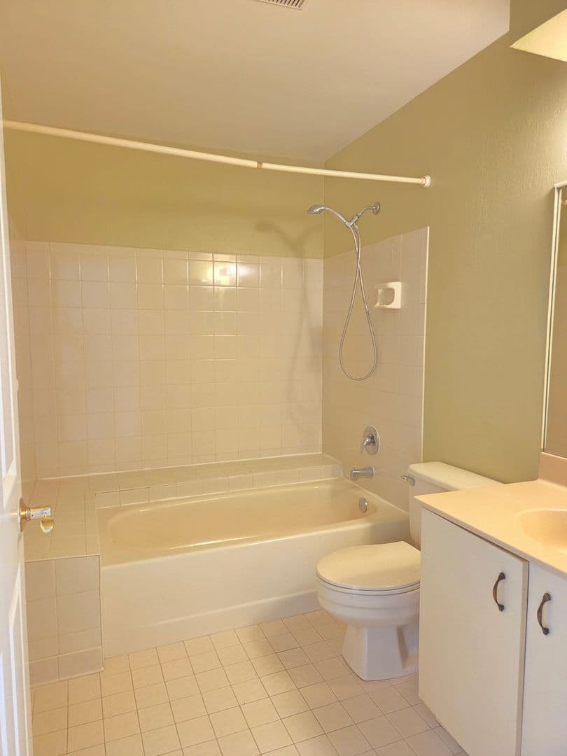 Vero Beach House: 691 S Centre Court SW #101