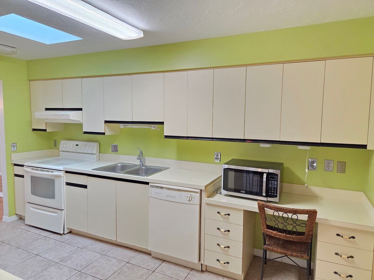 Vero Beach House: 691 S Centre Court SW #101