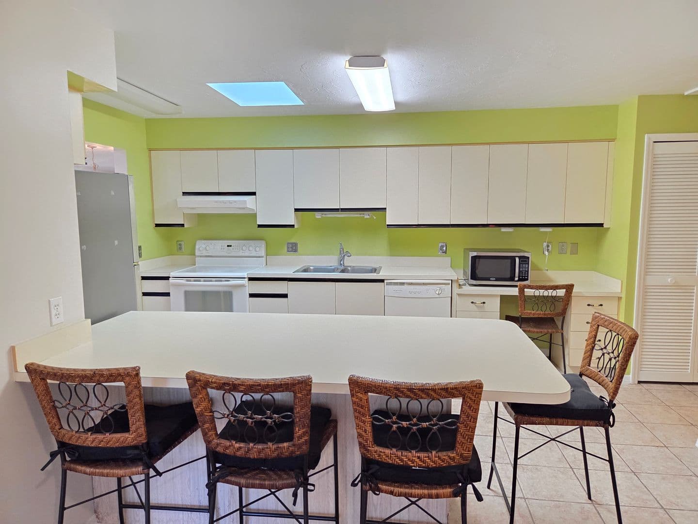 Vero Beach House: 691 S Centre Court SW #101