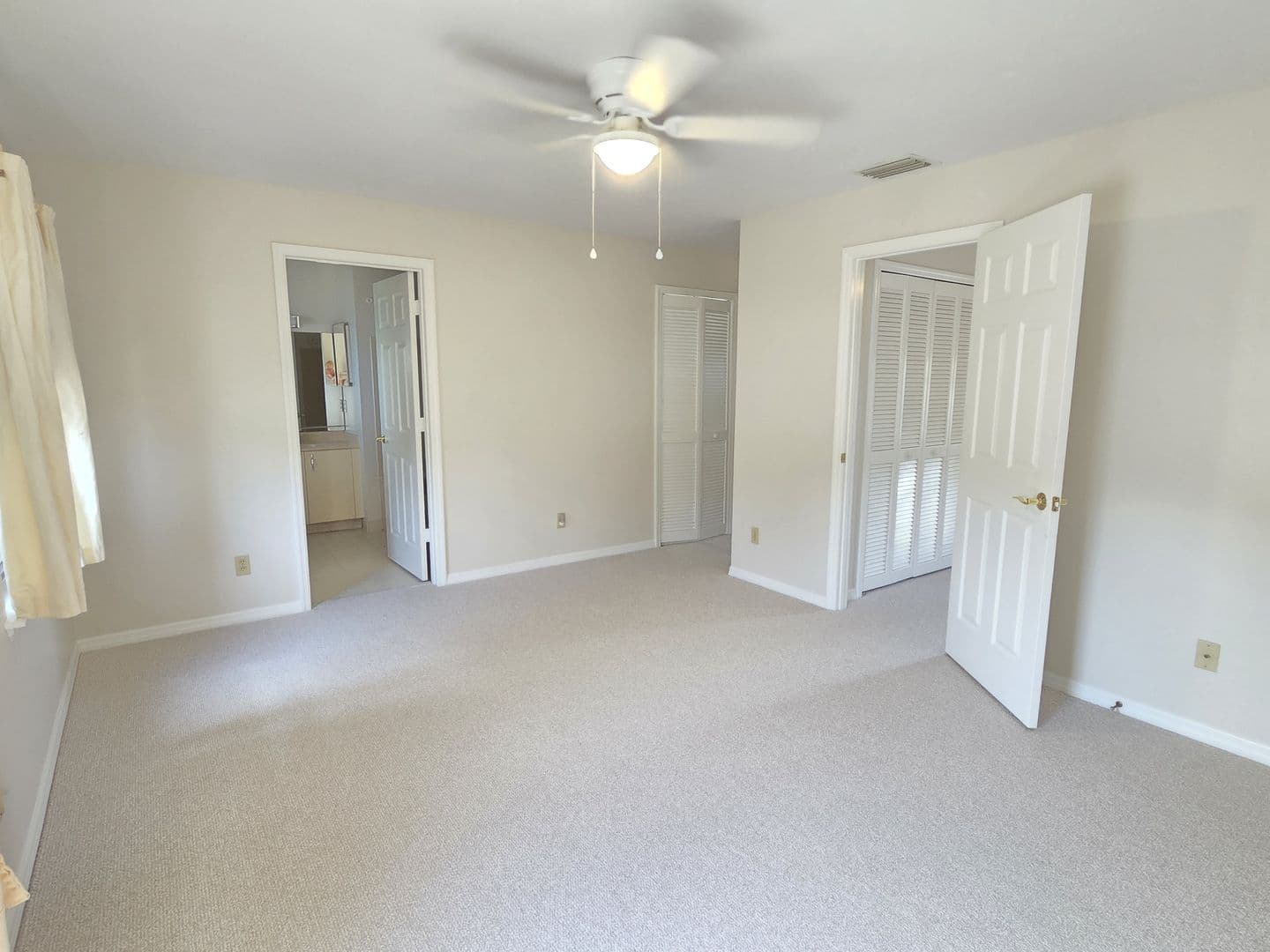 Vero Beach House: 691 S Centre Court SW #101