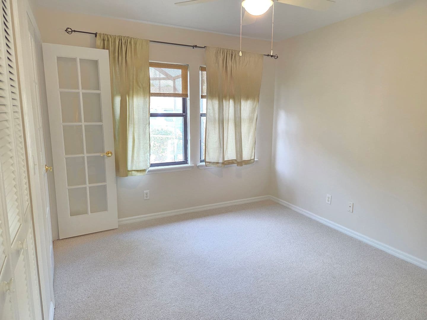 Vero Beach House: 691 S Centre Court SW #101
