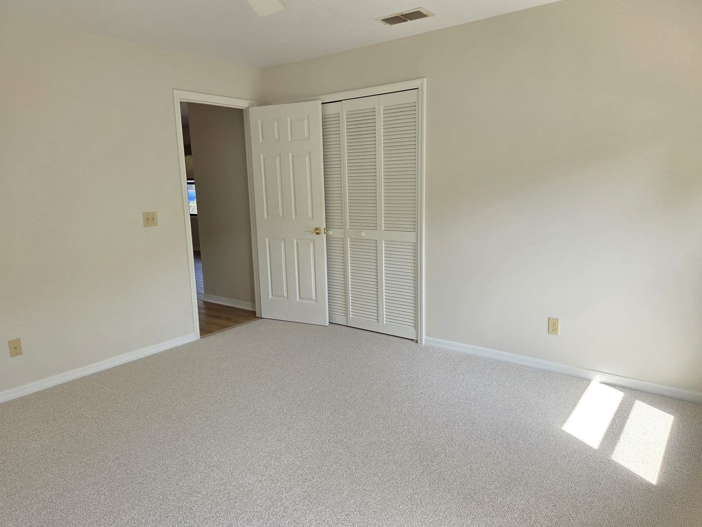 Vero Beach House: 691 S Centre Court SW #101