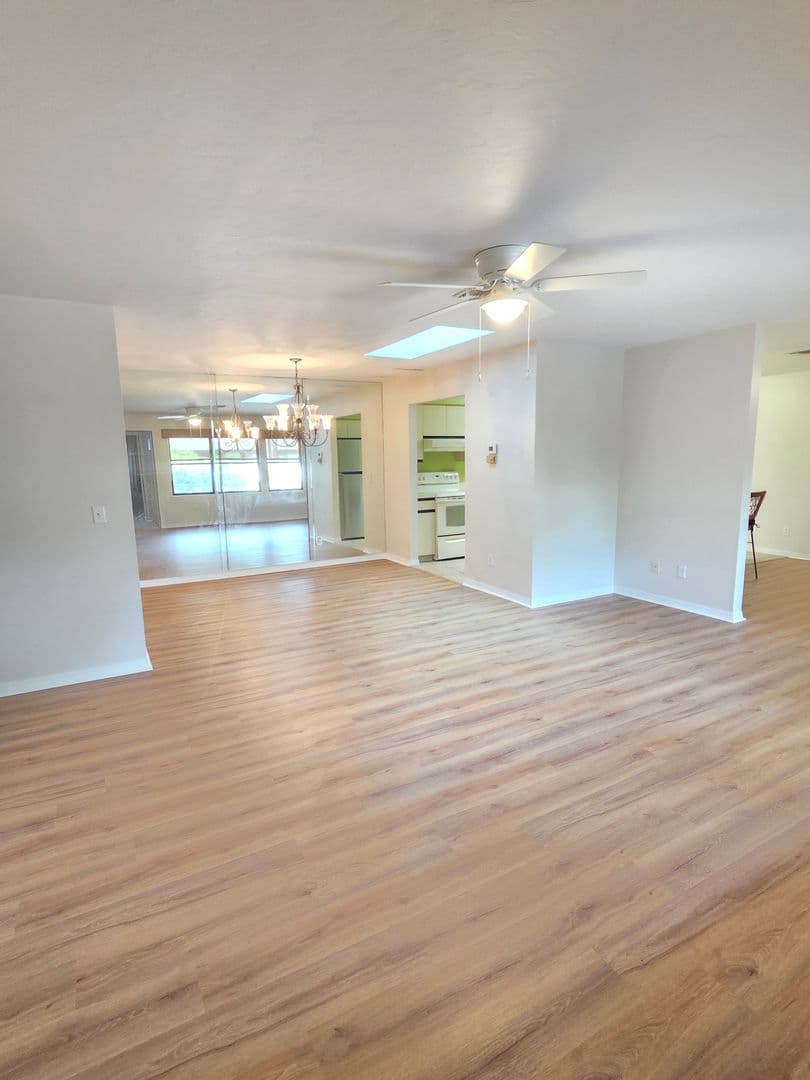 Vero Beach House: 691 S Centre Court SW #101