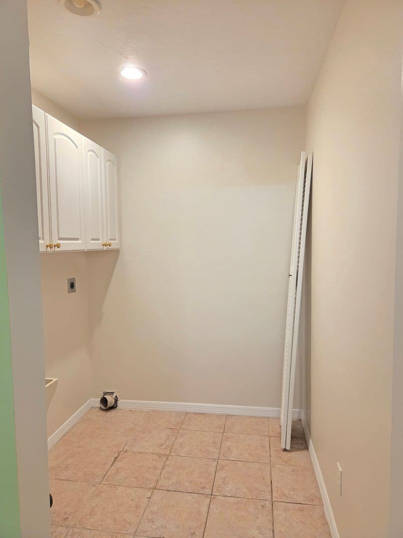 Vero Beach House: 691 S Centre Court SW #101