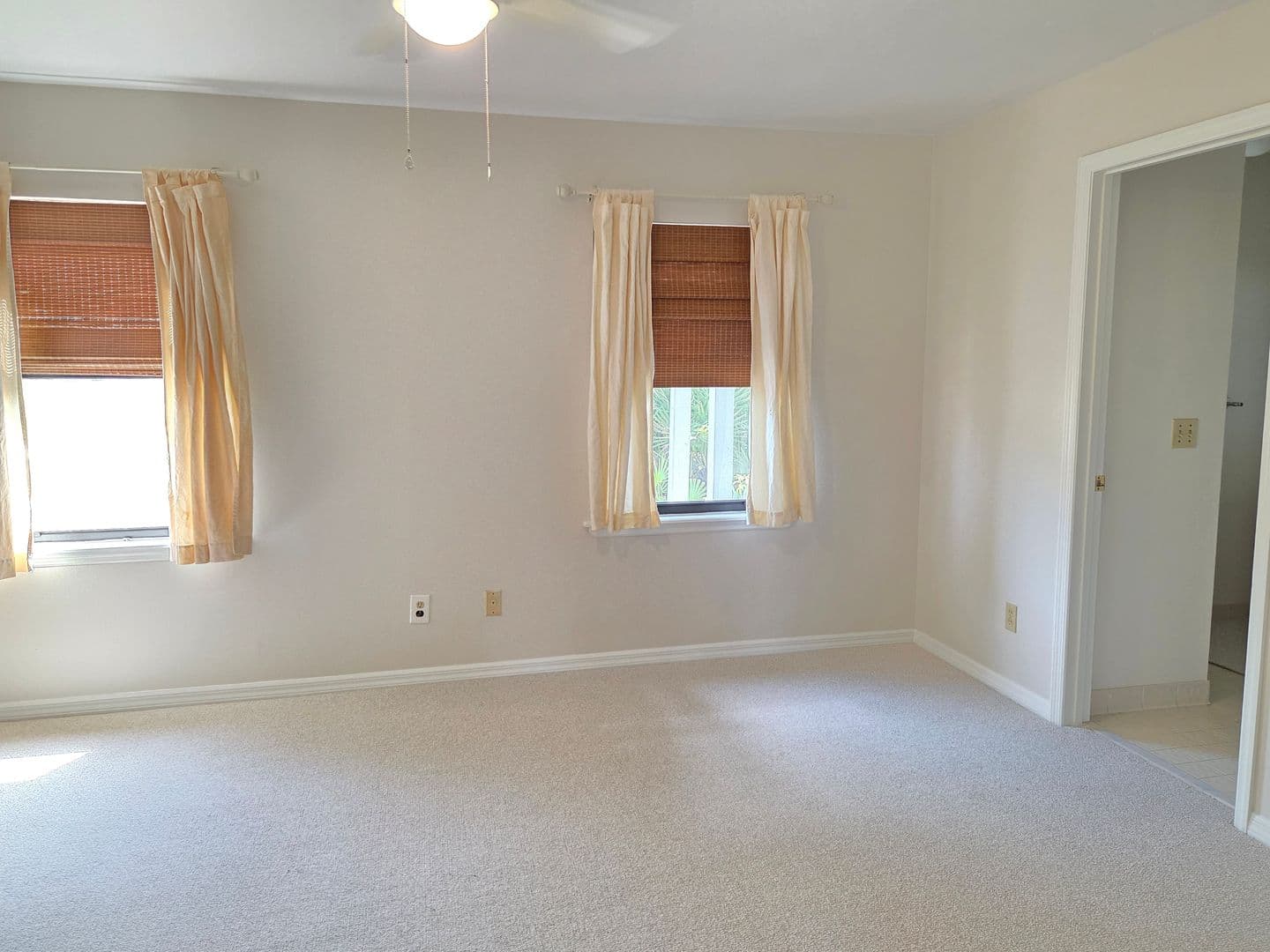 Vero Beach House: 691 S Centre Court SW #101