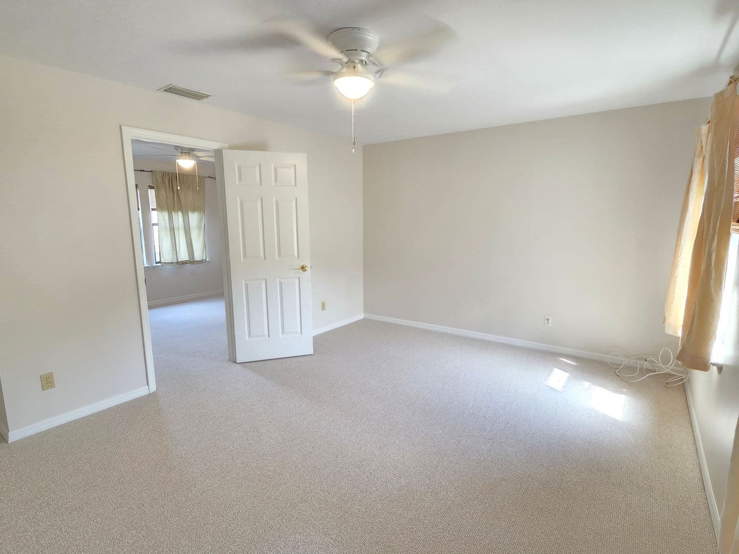 Vero Beach House: 691 S Centre Court SW #101