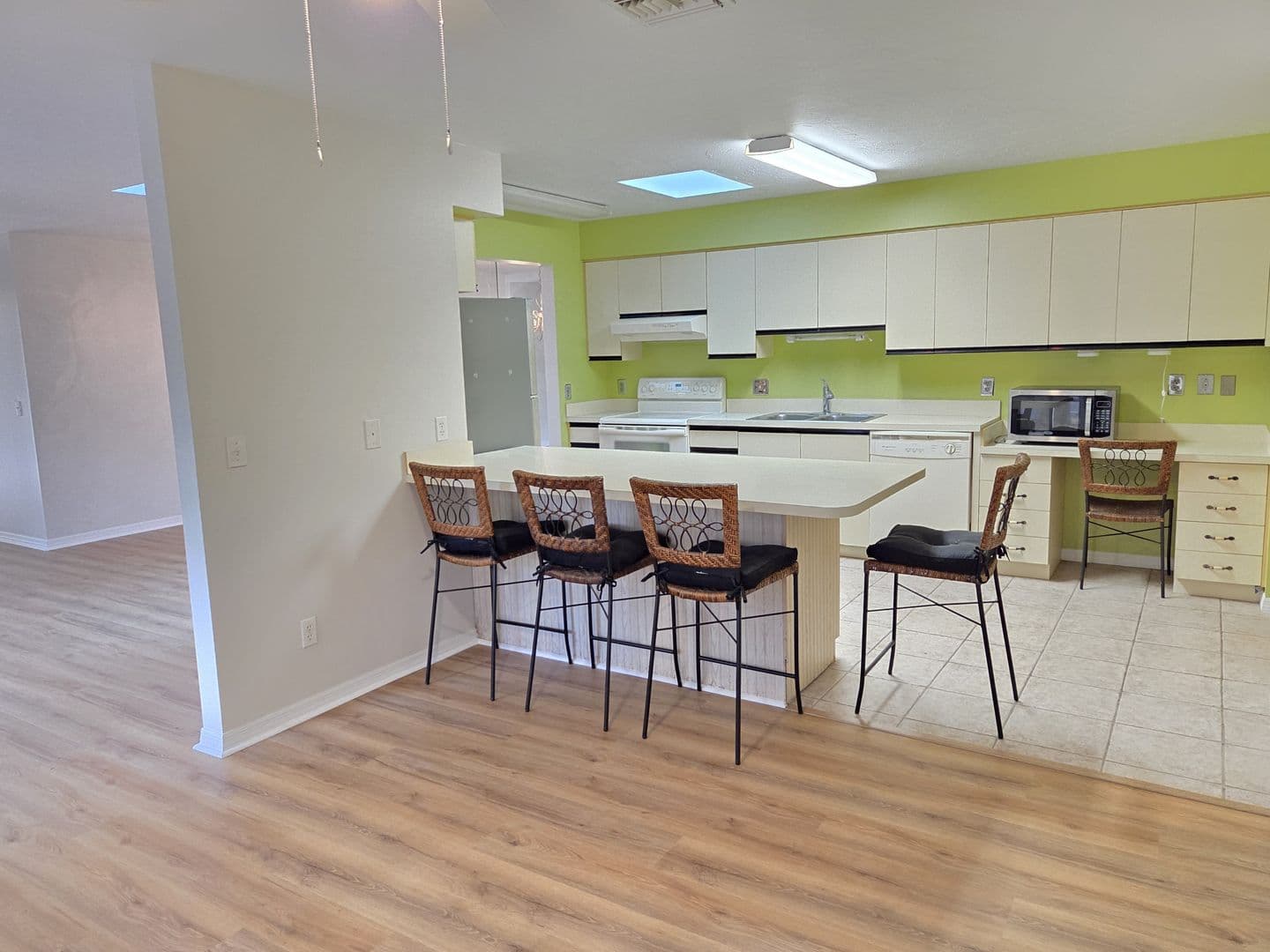 Vero Beach House: 691 S Centre Court SW #101