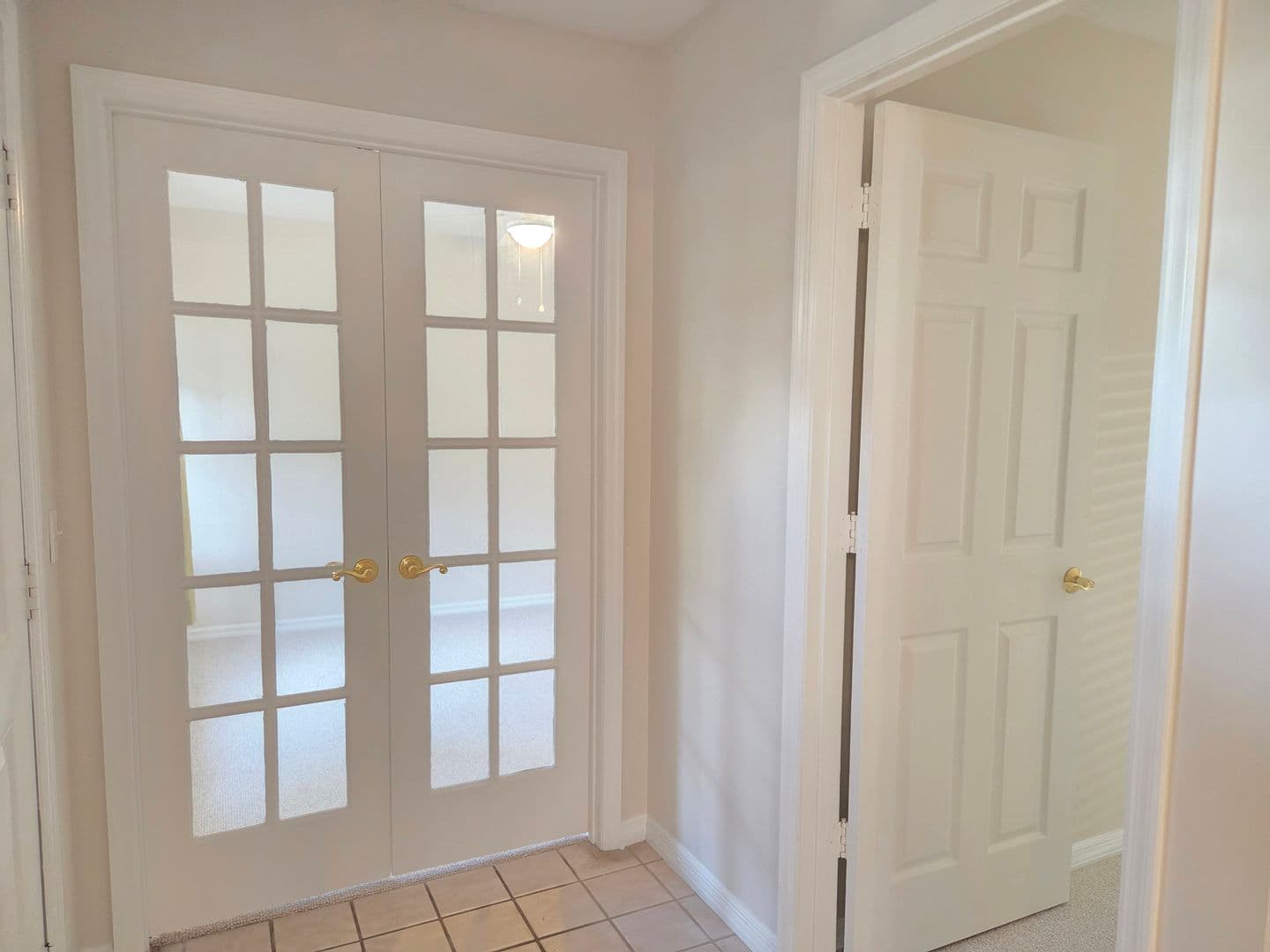 Vero Beach House: 691 S Centre Court SW #101