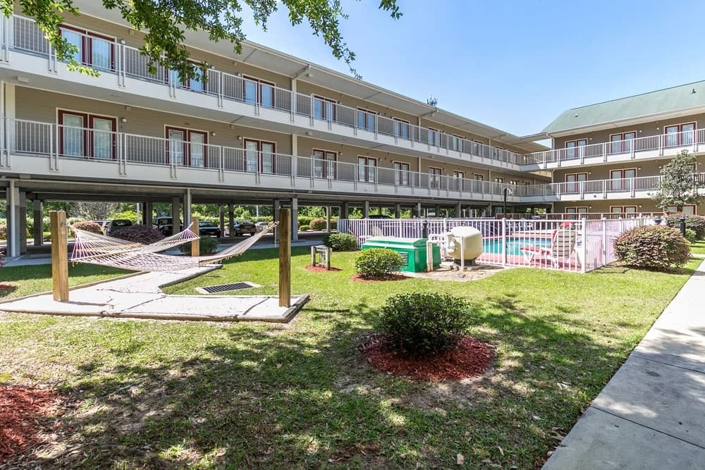 Tallahassee Apartment: 1560 High Rd.