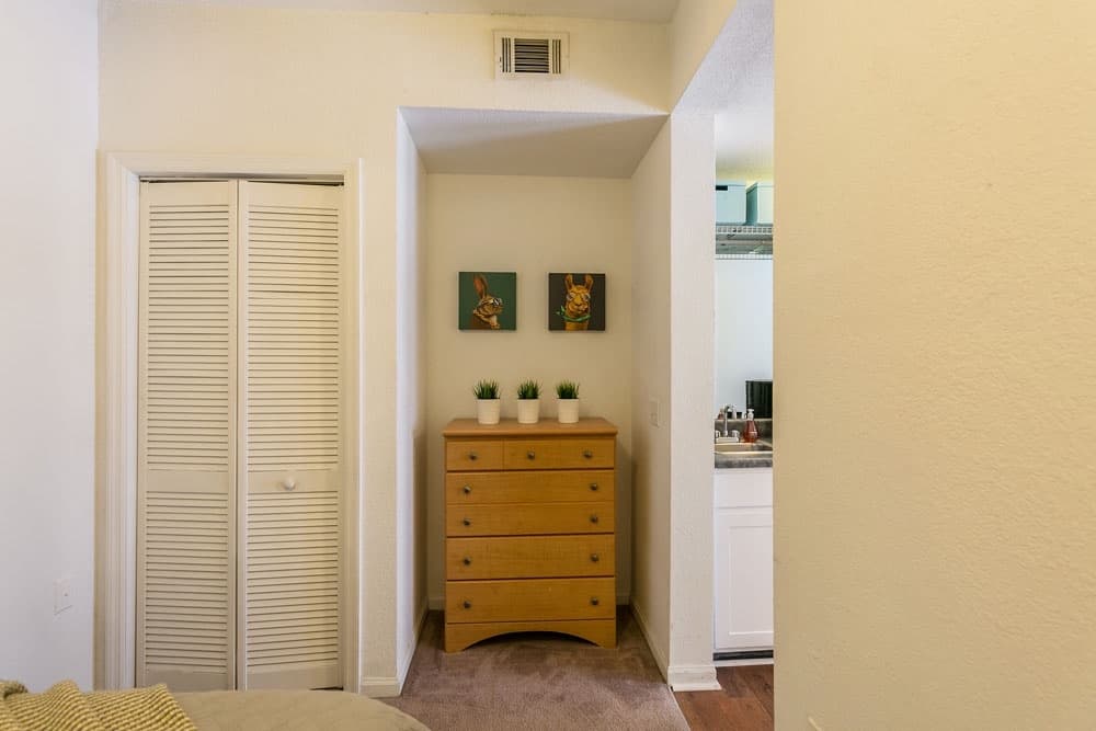 Tallahassee Apartment: 1560 High Rd.