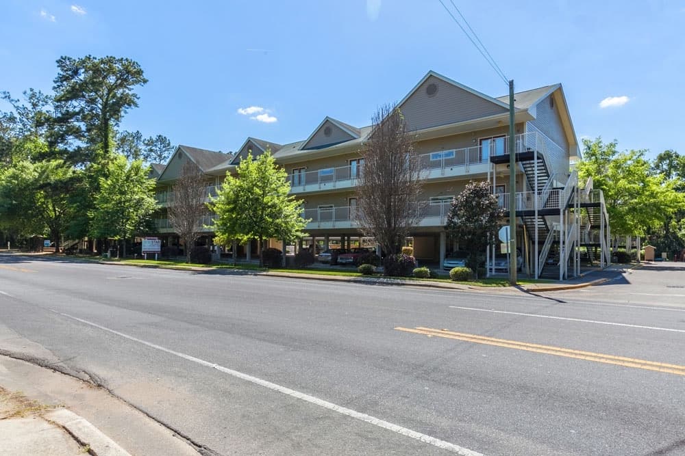 Tallahassee Apartment: 1560 High Rd.