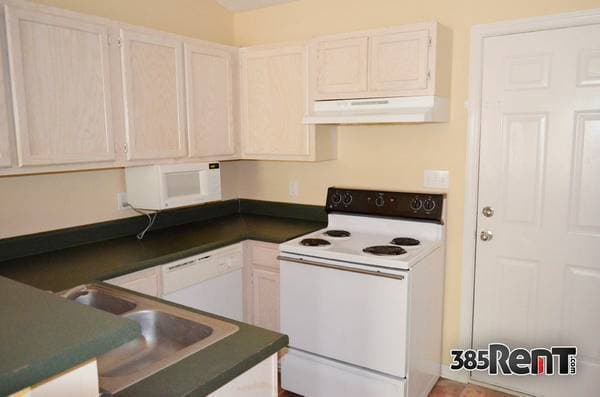 Tallahassee Apartment: 1109-1148 Greentree Court