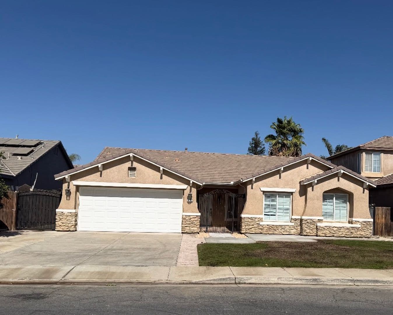 Bakersifeld House: 14702 Tralee Dr